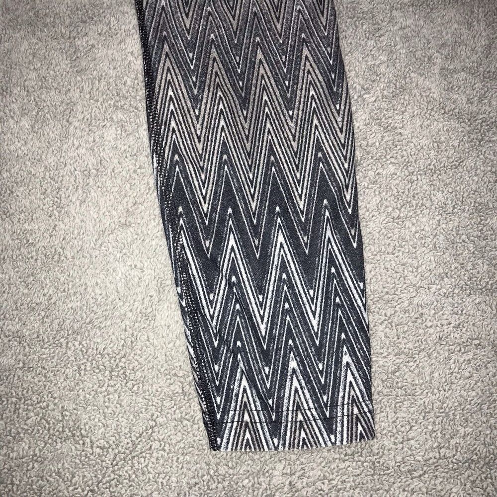 Womens Nike‎ Dri- Fit Leggings Size Large Athletic Running Pants Black Gray - Picture 3 of 11